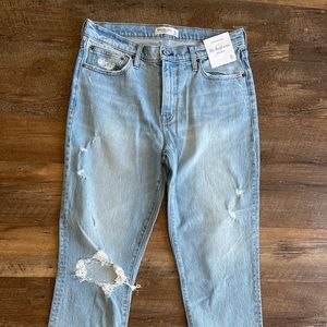 Brand New with tags Abercrombie & Fitch The Boyfriend Mid Rise jeans.